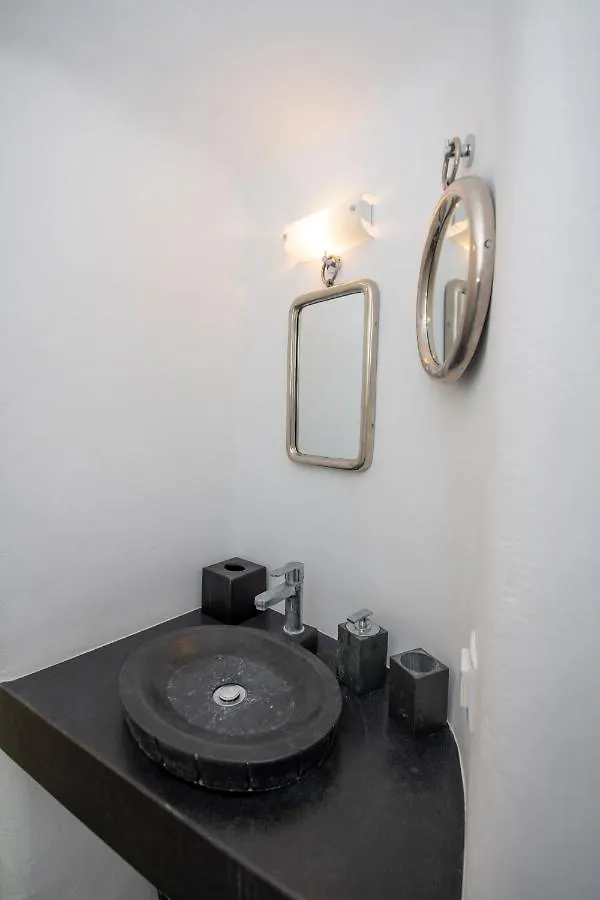 Mykonos Teatro Suites And Villa Plintri